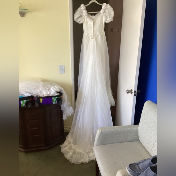 Vintage William Cahill Wedding Dress 8 - Picture 4 of 14